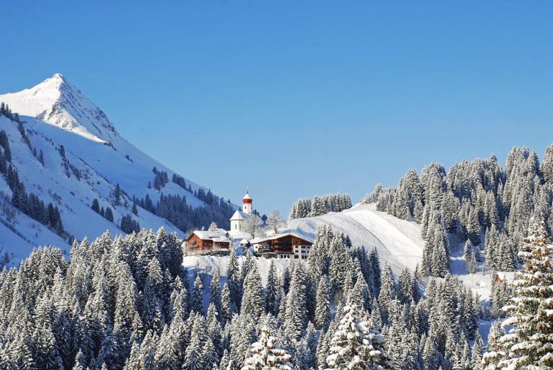 Hotel Garni Alpina Damuels Exterior photo